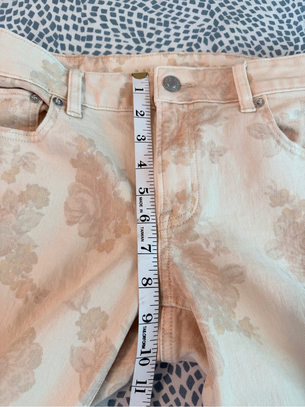 American Eagle | Beige Floral Low-Rise Flare Jeans - Picture 8 of 10